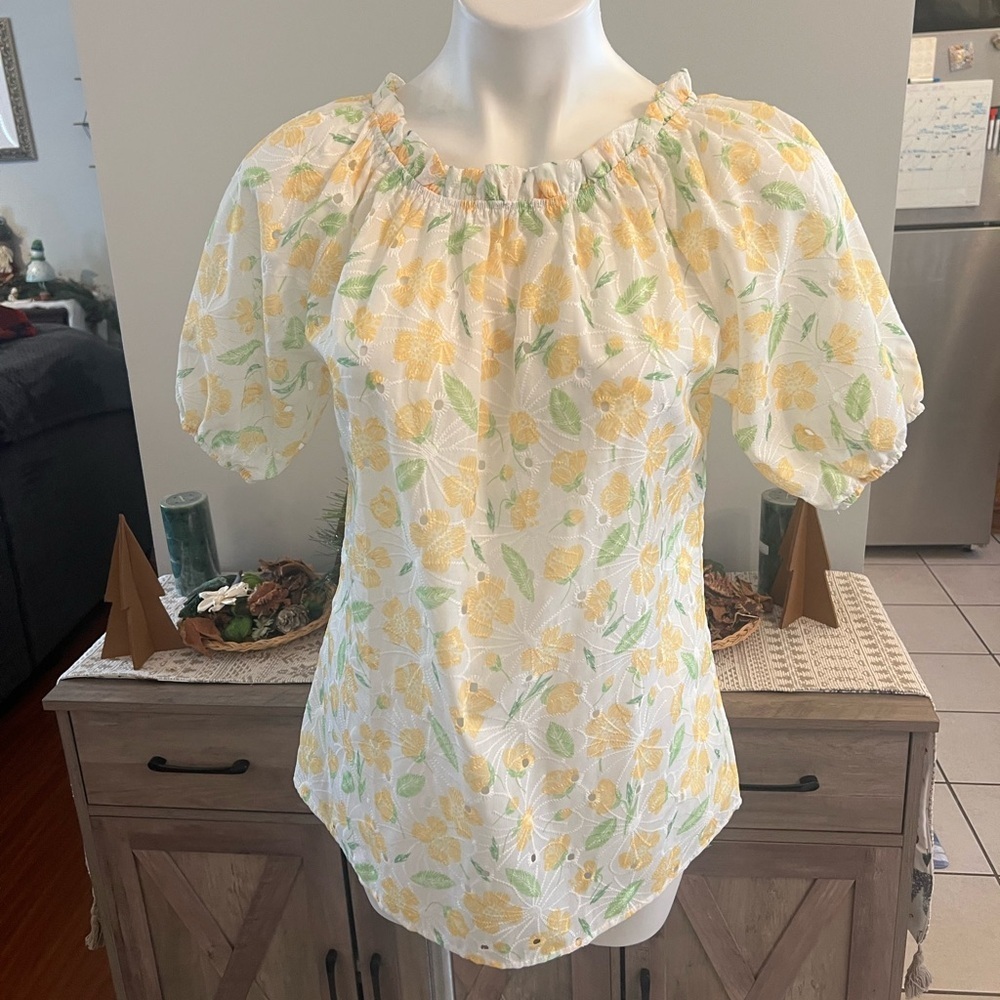 NWT Ana & Rose white and yellow floral top